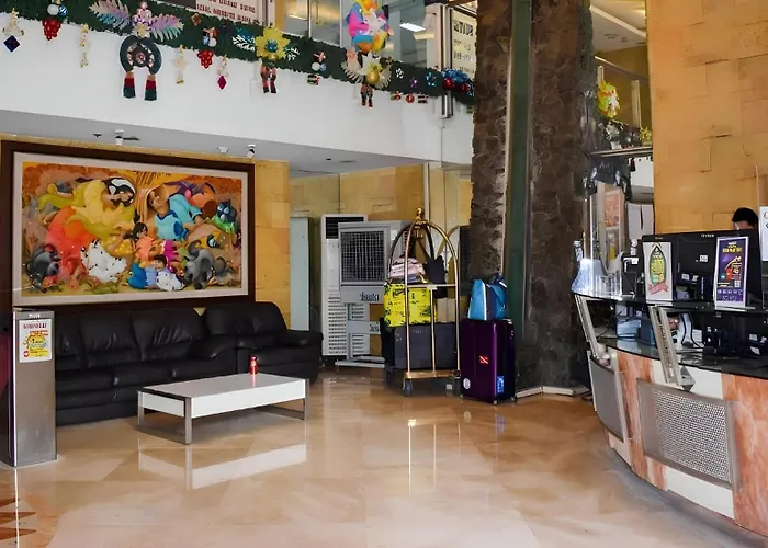 Birchtower With Balcony & Pool - Carosa Staycation