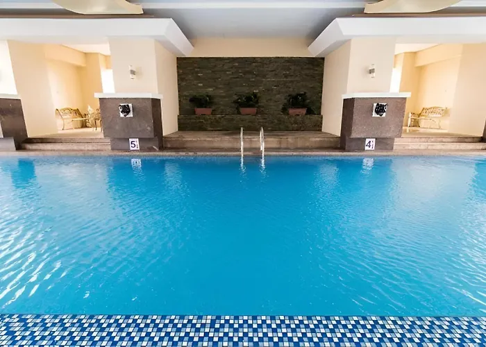Birchtower With Balcony & Pool - Carosa Staycation Апартаменты Манила