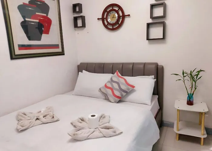 Birchtower With Balcony & Pool - Carosa Staycation Апартаменты