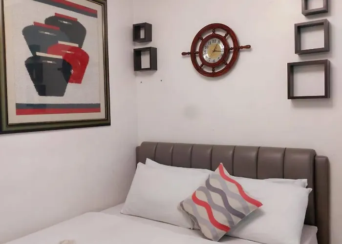 Birchtower With Balcony & Pool - Carosa Staycation Апартаменты