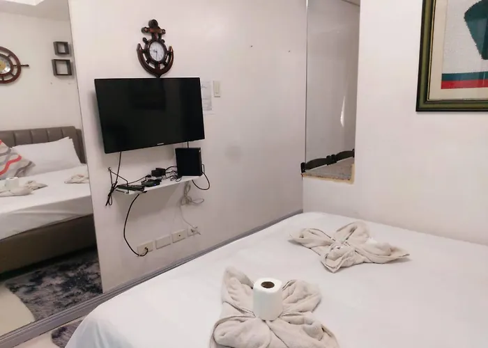 Birchtower With Balcony & Pool - Carosa Staycation Апартаменты Манила
