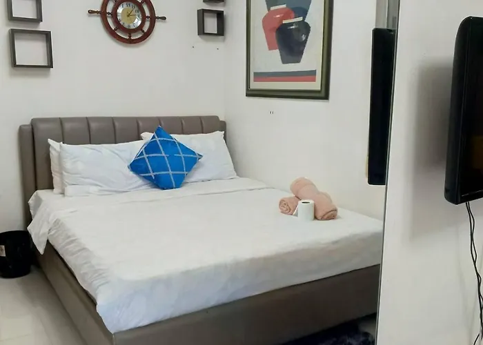 Апартаменты Birchtower With Balcony & Pool - Carosa Staycation Манила