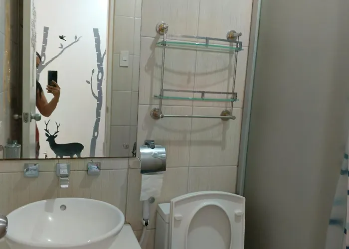 Birchtower With Balcony & Pool - Carosa Staycation Апартаменты Манила