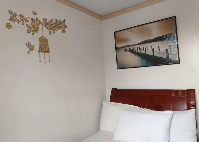Birchtower With Balcony & Pool - Carosa Staycation Апартаменты