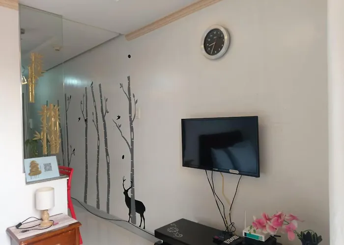 Birchtower With Balcony & Pool - Carosa Staycation Апартаменты Манила