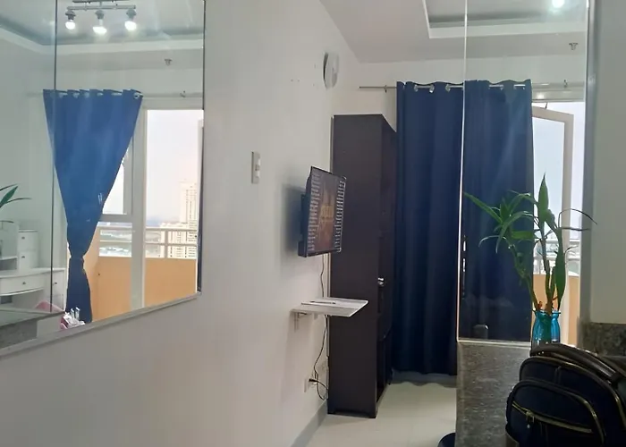 Апартаменты Birchtower With Balcony & Pool - Carosa Staycation Манила